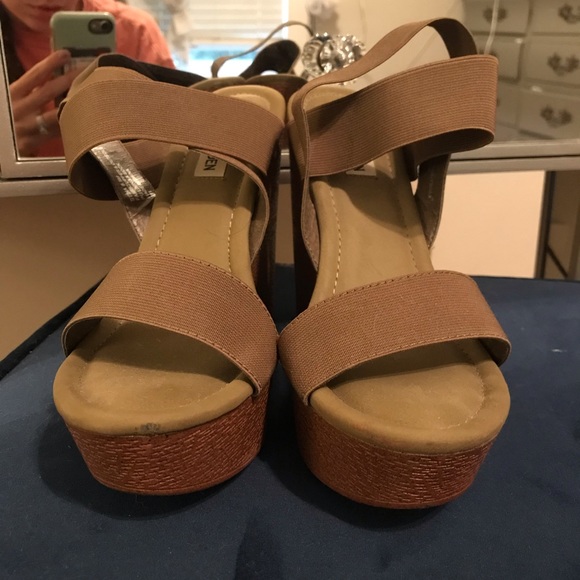 Like NEW Steve Madden wedges - Picture 2 of 6